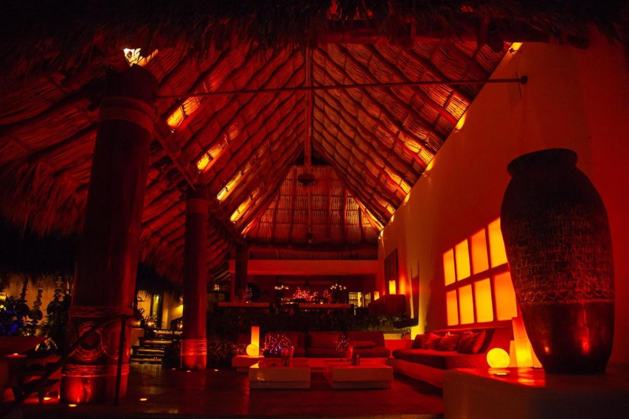 Tentaciones Hotel&Lounge Pool - Adults Only Zihuatanejo Exterior foto